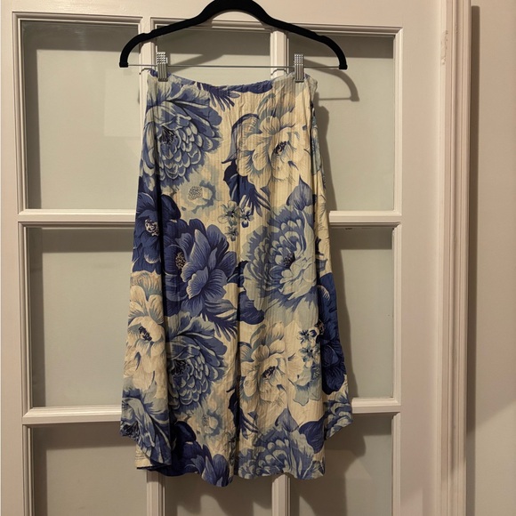 FARM Rio Blue and Cream Floral Midi Skirt size small S - Picture 1 of 3